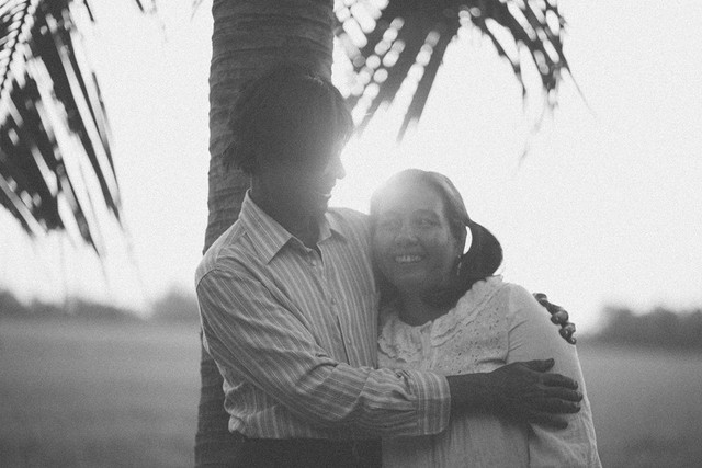 
Được biết bố mẹ anh Thanh Bình về chung một nhà đã 25 năm. Trong thời gian chung sống, ông bà luôn dành cho nhau những quan tâm ân cần.
