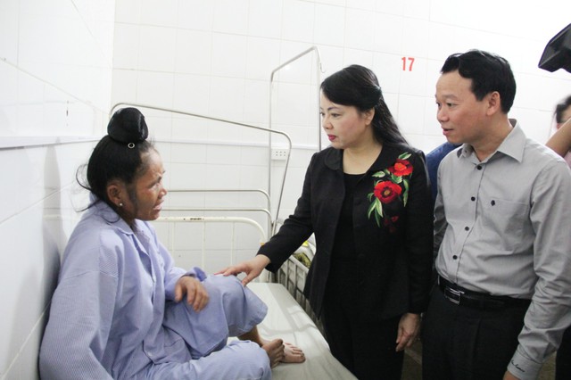 
Bộ trưởng Nguyễn Thị Kim Tiến kiểm tra tại Bệnh viện Sa Pa (Lào Cai)

