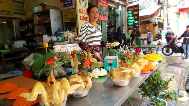 Cơ sở nấu cỗ tr&ecirc;n phố H&agrave;ng B&egrave;, quận Ho&agrave;n Kiếm, H&agrave; Nội. Ảnh: Nhật Linh
