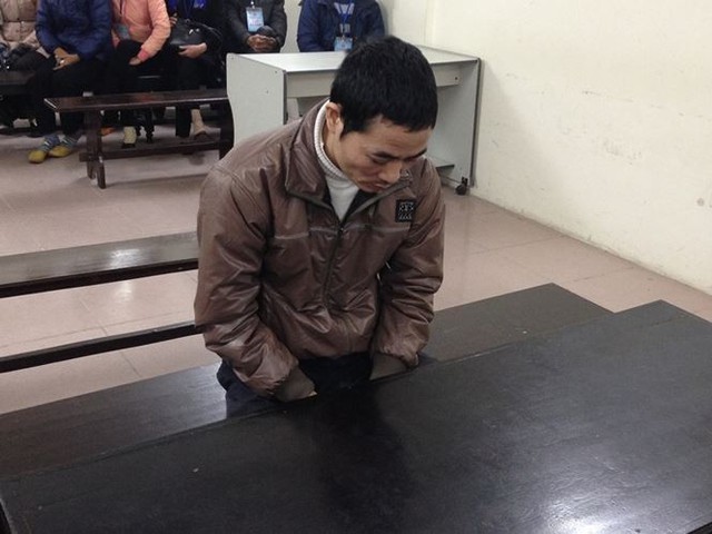 Đào Văn Hùng tại tòa.