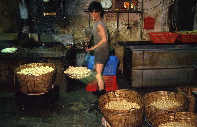 Cửu Long Thành là “đại bản doanh” cho nhiều doanh nghiệp ở Hong Kong. Một trong những mặt hàng được sản xuất nhiều nhất tại khu vực này là chả cá.