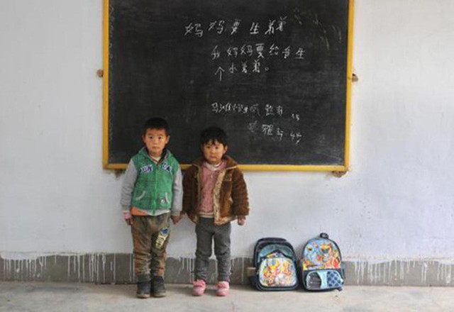 Hai anh em ruột Zang Yixuan, 5 tuổi và Zang Yaxuan, 4 tuổi: Có phải mẹ muốn có con trai khác không?.