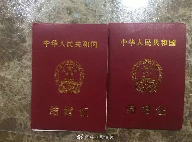 Giấy chứng nhận kết h&ocirc;n m&agrave; họ g&igrave;n giữ suốt 11 năm nay h&oacute;a ra chỉ l&agrave; giả