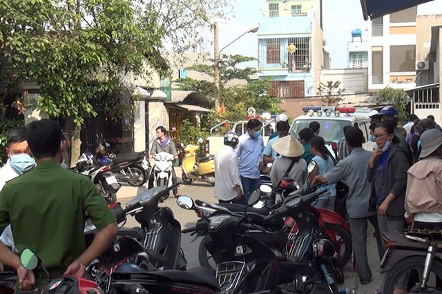 
Công an đang khám nghiệm hiện trường. Ảnh: Thuận Lâm.
