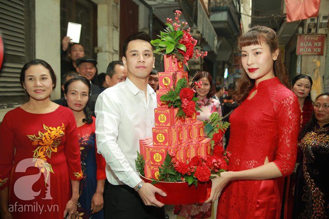 Các cặp đôi trai xinh - gái đẹp trong lễ ăn hỏi của Khắc Việt.