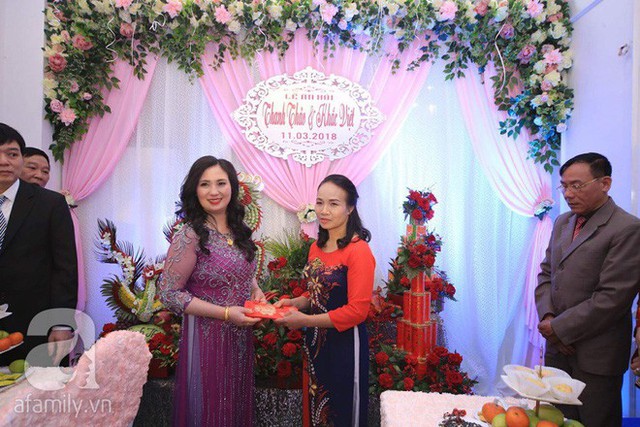 Hai nhà cô dâu chú rể trao lễ đính ước, chính thức kết duyên tơ hồng cho Khắc Việt - Thanh Thảo.
