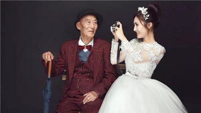 Fu Xuewei (25 tuổi) và ông Fu Qiquan (87 tuổi).