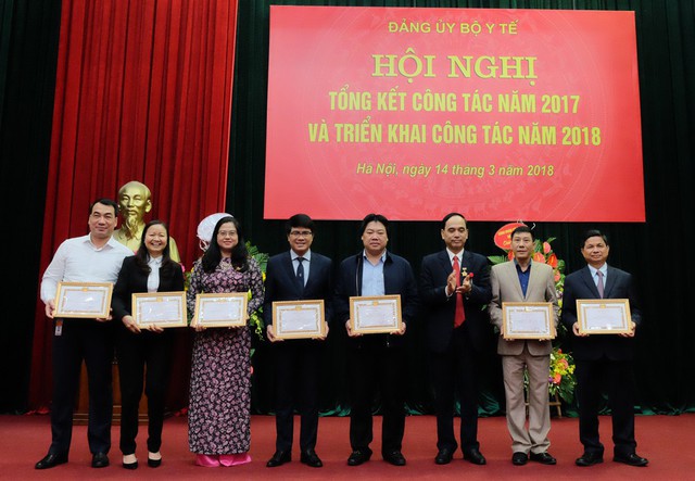 
Đảng bộ Bộ Y tế đã tặng Giấy khen cho 8 tổ chức Đảng trực thuộc đạt danh hiệu “Trong sạch vững mạnh tiêu biểu”
