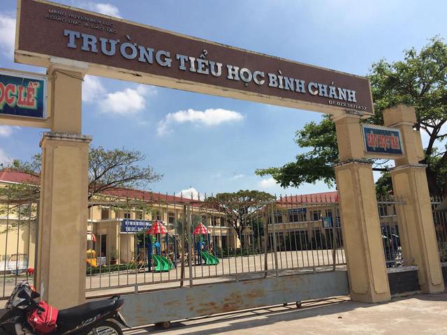 Sự việc c&ocirc; gi&aacute;o quỳ xảy ra tại Trường tiểu học B&igrave;nh Ch&aacute;nh, Bến Lức, Long An.