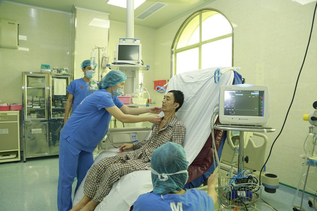 
Bệnh nhân Trần Ngọc Hanh đã bình phục 80% sức khỏe sau ca ghép phổi đầu tiên từ người cho chết não (ảnh bệnh viện cung cấp).

