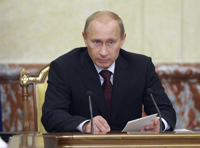Ông Putin, khi này làm thủ tướng Nga, tại cuộc họp nội các ở Moscow vào ngày 15-12-2009. Ảnh: Reuters