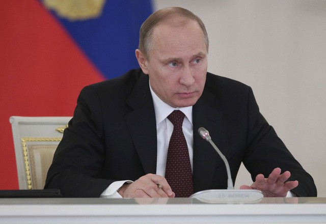 Tổng thống Putin tham gia cuộc họp về phát triển kinh tế và xã hội diễn ra ở Moscow ngày 23-12-2013. Ảnh: Reuters