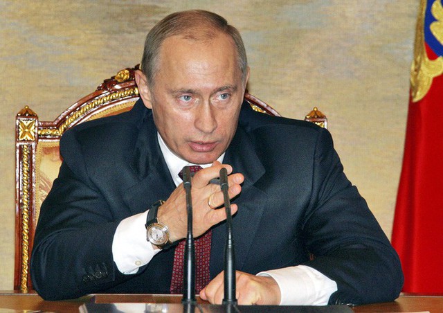 Tổng thống Putin phát biểu tại cuộc họp nội các ở Điện Kremlin vào ngày 28-11-2005. Ảnh: AP