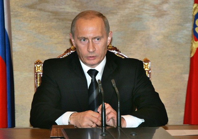 Tổng thống Putin phát biểu tại cuộc họp nội các ở Điện Kremlin vào ngày 10-7-2006. Ảnh: Reuters