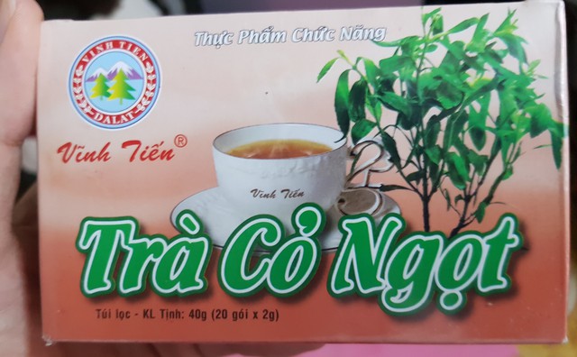 
Sản phẩm trà cỏ ngọt hết hạn sử dụng nhưng vẫn được bày bán trong siêu thị ở quận Thanh Xuân
