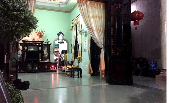 Gia đình chuẩn bị hậu sự cho bà Nga. Ảnh: Tuấn Kiệt.