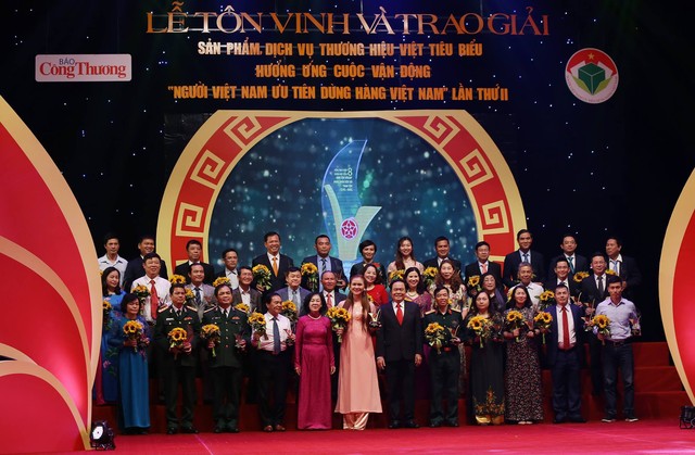 C&aacute;c doanh nghiệp nhận Giải thưởng Sản phẩm, dịch vụ Thương hiệu Việt ti&ecirc;u biểu hưởng ứng Cuộc vận động &ldquo;Người Việt Nam ưu ti&ecirc;n d&ugrave;ng h&agrave;ng Việt Nam&rdquo; lần thứ II
