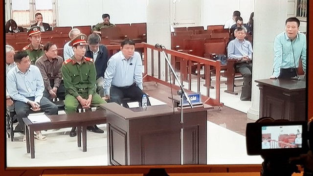 
Hà Văn Thắm tham gia phiên tòa với vai trò làm chứng (ảnh chụp màn hình)
