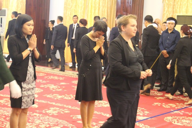 
Tổng lãnh sự quán Liên Bang Nga vào viếng cố Thủ tướng
