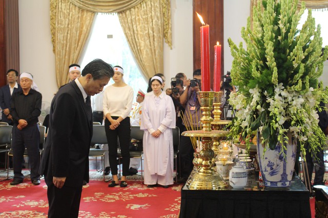 
Tổng lãnh sự quán Trung Quốc vào viếng cố Thủ tướng Phan Văn Khải
