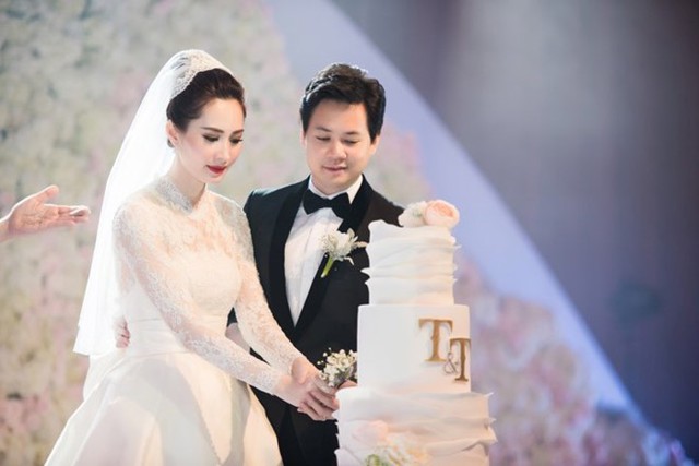 Hoa hậu Đặng Thu Thảo trong đám cưới cổ tích vào tháng 10 năm ngoái.
