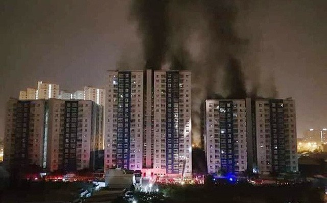 Cháy chung cư cao cấp ở Sài Gòn vào giữa đêm, ít nhất 13 người thiệt mạng.