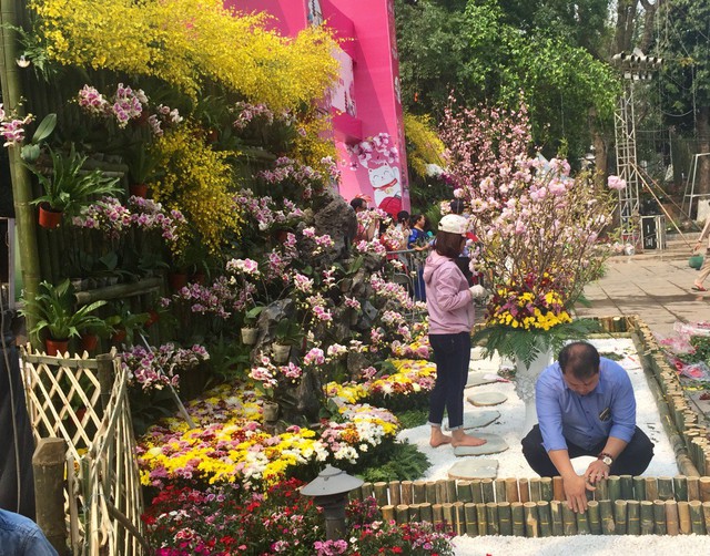 
Các nhân viên cho biết năm nay triển lãm hoa anh đào có quy mô lớn hơn năm ngoái.

