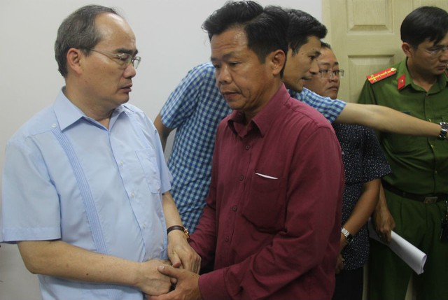 Bí thư Thành ủy TP.HCM Nguyễn Thiện Nhân chia buồn với gia đình các nạn nhân