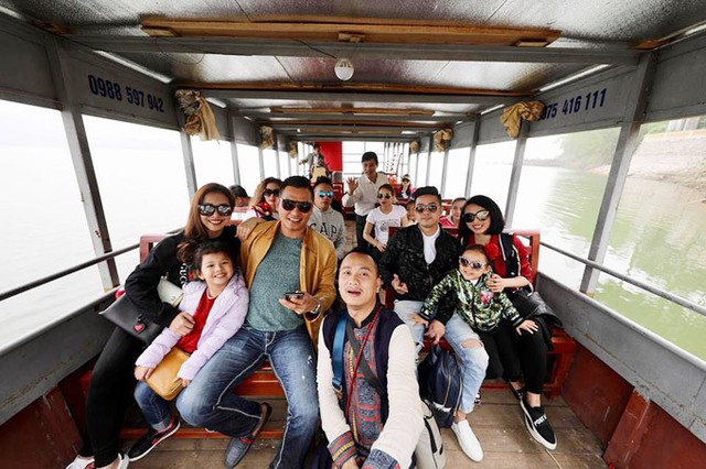 Gia đình Jennifer Phạm đã có những phút thư giãn bên bạn bè trong chuyến du lịch cuối tuần vừa qua.