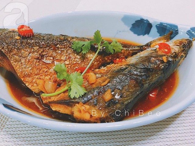 Món cá nục sốt chua ngọt yêu thích của ông xã Mai Chi.