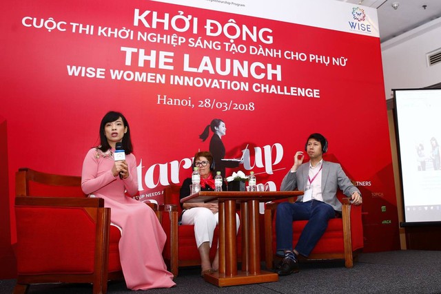 Bà Từ Thu Hiền (bìa trái) chia sẻ tại buổi ra mắt khởi động cuộc thi WISE Challenge