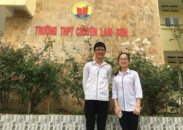 
Lê Bá Ninh và Lê Ngân Hà - 2 học sinh của Trường chuyên Lam Sơn giành những suất học bổng vào các trường đại học hàng đầu nước Mỹ.
