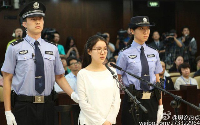 Tuy nhi&ecirc;n, c&oacute; lẽ x&oacute;t xa nhất l&agrave; &aacute;nh nh&igrave;n, sự đả k&iacute;ch của người đời v&agrave; gia đ&igrave;nh d&agrave;nh cho những ai mang danh nghệ sĩ để kiếm th&ecirc;m tiền một c&aacute;ch phạm ph&aacute;p. C&oacute; người kh&ocirc;ng d&aacute;m trở về qu&ecirc; nh&agrave; v&igrave; xấu hổ.