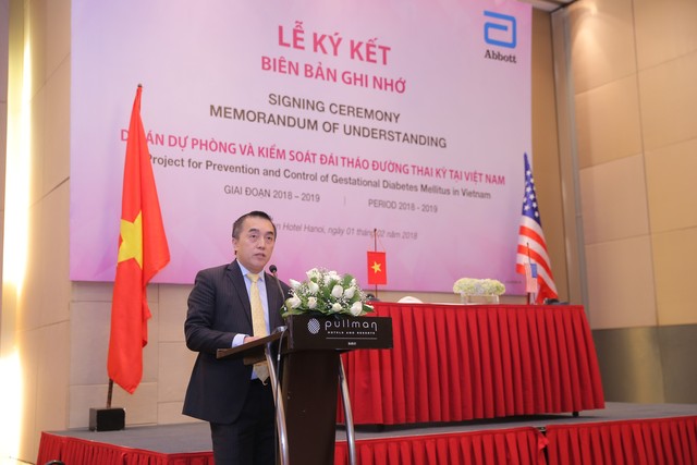 
Ông Douglas Kuo - Tổng Giám đốc Abbott Việt Nam phát biểu tại buổi kí kết
