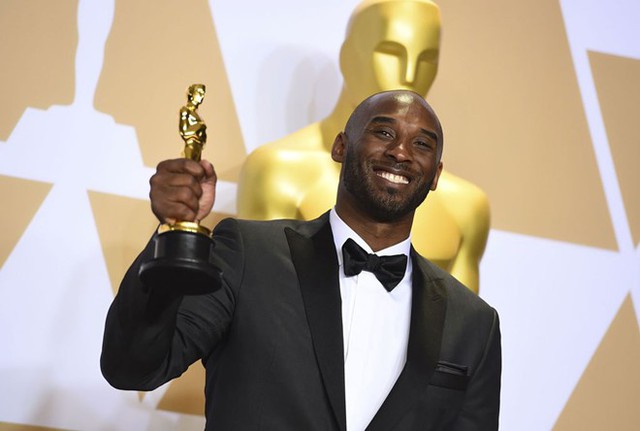 Kobe Bryant bị chỉ tr&iacute;ch v&igrave; từng bị tố c&aacute;o cưỡng hiếp một phụ nữ da m&agrave;u 19 tuổi.
