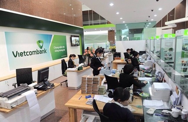 
Vietcombank điều chỉnh phí là để chia sẻ với khách hàng?
