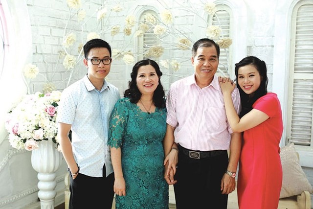 
Dược sĩ Lê Thị Bình và gia đình hạnh phúc
