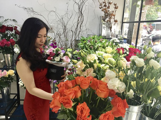Thị tường hoa hồng nhập khẩu đang cực kỳ s&ocirc;i động trong dịp Quốc tế Phụ nữ 8/3