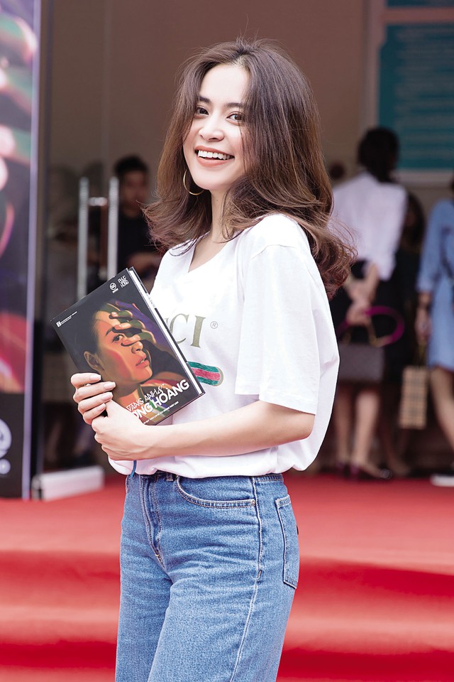
Hoàng Thùy Linh tại buổi ra mắt sách (ảnh nhân vật cung cấp).
