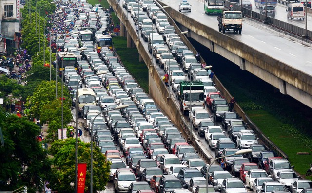 
C&aacute;c chuy&ecirc;n gia đặt c&acirc;u hỏi về việc Sở GTVT H&agrave; Nội sẽ thu ph&iacute; như thế n&agrave;o?
