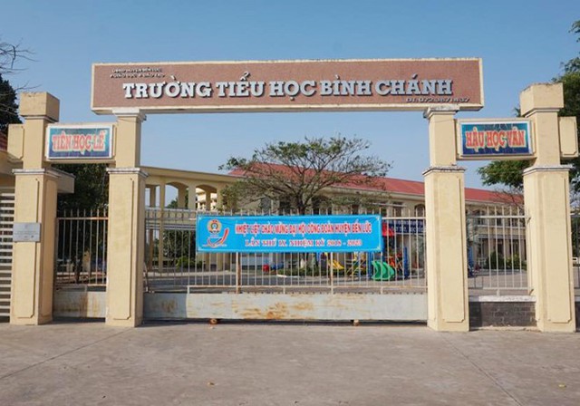 Ông Huỳnh Công Sơn bị cách chức hiệu trưởng trường Tiểu học Bình Chánh, chuyển xuống làm giáo viên. Ảnh: Báo Long An.