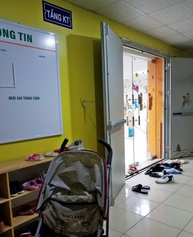 
Tầng kĩ thuật của tòa nhà SDU (143 Trần Phú, quận Hà Đông, TP Hà Nội) trở thành nơi giảng dạy của Trường mầm non Cánh Diều Vàng, vi phạm quy định về PCCC.
