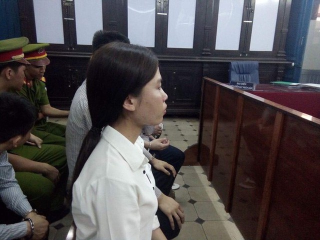 
Trần Kim Ngân tại tòa ngày 10/4 - Ảnh: TUYẾT MAI
