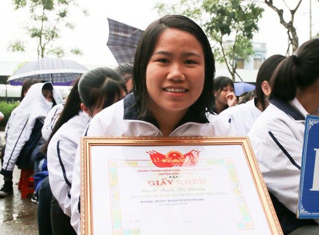Em Mạch Thị Nhung, Đo&agrave;n vi&ecirc;n Chi đo&agrave;n lớp 12C5, trường THPT N&ocirc;ng Cống 4