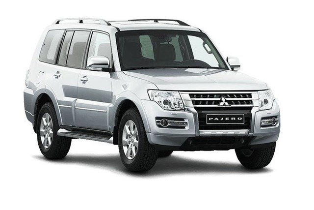 Mẫu xe nhập khẩu nguyên chiếc Mitsubishi Pajero tiếp tục được giảm giá lên tới 164 triệu đồng.