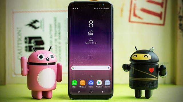 
Galaxy S8 là smartphone đầu tiên của Samsung được trang bị màn hình 18:9. Ảnh: AndroidPIT 
