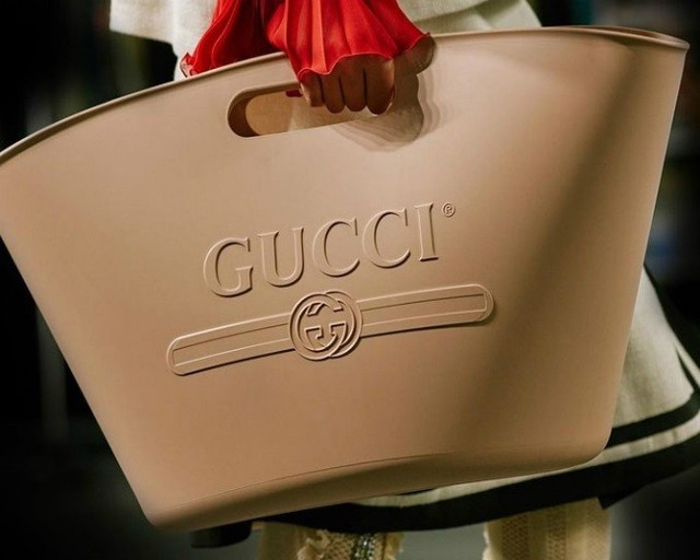 
Chiếc túi trong BST xuân hè 2018 của Gucci với thiết kế cực độc.
