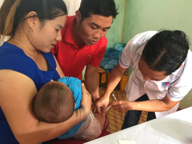 
Tiêm vaccine cho trẻ nhỏ tại xã Ia Hrung, huyện Ia Grai, Gia Lai. Ảnh: Võ Thu
