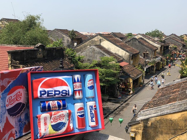 Khung cảnh cổ kính của Hội An và Pepsi Gift Box