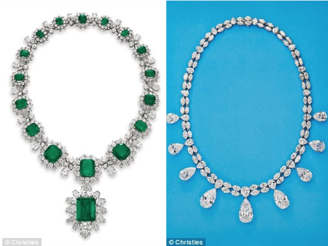 Hai trong số những chiếc vòng nữ trang mà Soraya được Vua Iran ban tặng, trong đó chiếc vòng kim cương được đem ra đấu giá tại Geneva vào năm 1988